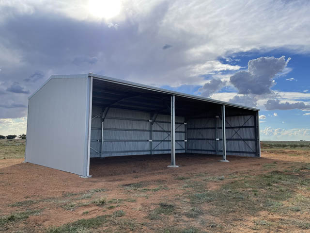 9m x 18m x 4.5m Stall021906_edit